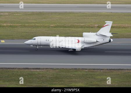 ISTANBUL, TURKIYE - 2 SEPTEMBRE 2023 : le Falcon 8X privé Dassault (464) débarque à l'aéroport international d'Istanbul Banque D'Images