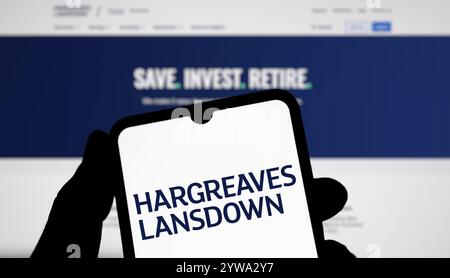 Le logo Hargreaves Lansdown est affiché sur le smartphone. Hargreaves Lansdown plc est une société britannique de services financiers. Banque D'Images