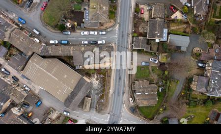 Photo d'un drone aérien du village de Netherton près de Huddersfield, dans le quartier métropolitain de Kirklees, dans le West Yorkshire, en Angleterre, montrant le résident Banque D'Images