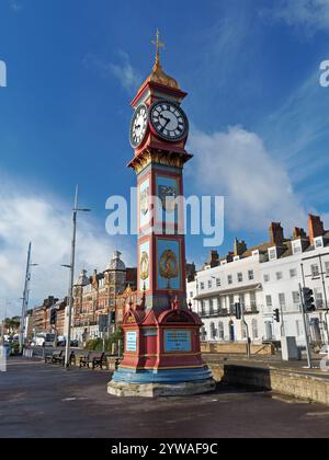 Royaume-Uni, Dorset, Weymouth, Jubilee Clock Tower et Esplanade. Banque D'Images