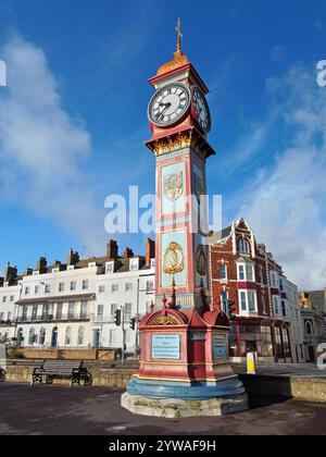 Royaume-Uni, Dorset, Weymouth, Jubilee Clock Tower et Esplanade. Banque D'Images