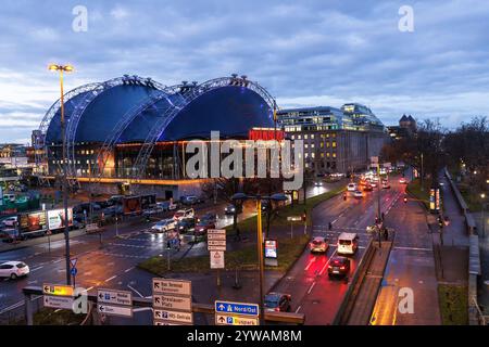 Le théâtre Dôme musical à la place Breslauer Platz, la rue Konrad-Adenauer-Ufer, Cologne, Allemagne. das Zelttheater musical Dome am Breslauer P Banque D'Images