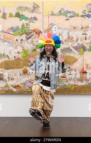 Londres, Angleterre, Royaume-Uni. 10 décembre 2024. L’artiste japonais TAKASHI MURAKAMI pose à côté d’une de ses œuvres présentées dans sa nouvelle exposition, Japanese Art History a la Takashi Murakami, à Gagosian Grosvenor Hill, Londres. (Crédit image : © Thomas Krych/ZUMA Press Wire) USAGE ÉDITORIAL SEULEMENT! Non destiné à UN USAGE commercial ! Banque D'Images