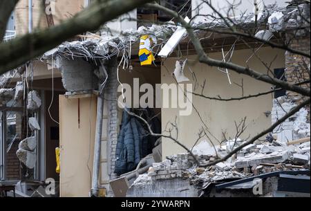 DEN HAAG - des maisons sur le Tarwekamp sont partiellement démolies, trois jours après les explosions. Les deux explosions ont causé de grands ravages et détruit plusieurs maisons. ANP JEROEN JUMELET pays-bas OUT - belgique OUT Banque D'Images