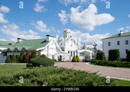 Minsk, Biélorussie - 14 août 2024. Vue du temple de Cyrille de Turov. Banque D'Images