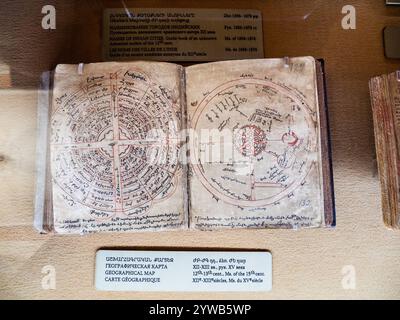 Erevan, Arménie - 22 novembre 2024 : carte géographique médiévale manuscrite au musée Matenadaran (Institut Mesrop Mashtots des manuscrits anciens) i Banque D'Images