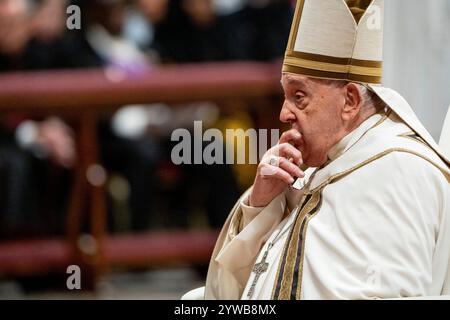 Le pape François préside le Consistoire public ordinaire pour la création de 21 nouveaux cardinaux, à la basilique Saint-Pierre au Vatican. Banque D'Images