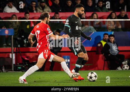 Gérone, France, Espagne. 10 décembre 2024. Daley BLIND de Gérone et Mohamed SALAH de Liverpool lors du match MD6 de l'UEFA Champions League, League phase entre Girona FC et FC Liverpool au stade Montilivi le 10 décembre 2024 à Gérone, Espagne. (Crédit image : © Matthieu Mirville/ZUMA Press Wire) USAGE ÉDITORIAL SEULEMENT! Non destiné à UN USAGE commercial ! Banque D'Images