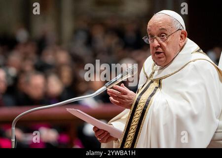 Cité du Vatican, Vatican. 7 décembre 2024. Le Pape François prononce son discours lors du Consistoire public ordinaire pour la création de 21 nouveaux cardinaux, à la Basilique Saint-Pierre au Vatican. (Crédit image : © Stefano Costantino/SOPA images via ZUMA Press Wire) USAGE ÉDITORIAL SEULEMENT! Non destiné à UN USAGE commercial ! Banque D'Images