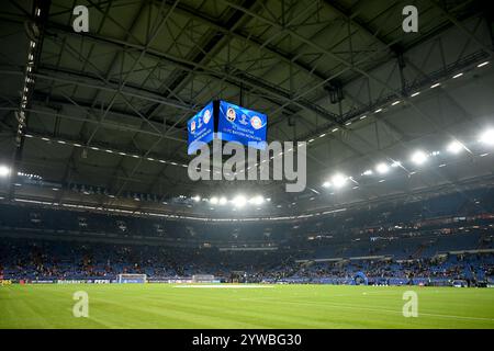 Gelsenkirchen, Allemagne. 10 décembre 2024. Football : Champions League, Shakhtar Donetsk - FC Bayern Munich, tour préliminaire, jour 6, Veltins Arena. Vue de l'arène avant le match. Crédit : David Inderlied/dpa/Alamy Live News Banque D'Images