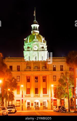 Dôme doré de l'hôtel de ville de Savannah dans le style Renaissance Renaissance, quartier historique de Savannah, États-Unis Banque D'Images