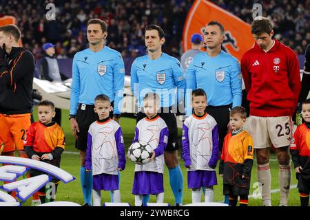 Gelsenkirchen, Allemagne. 10 décembre 2024. GELSENKIRCHEN, 10-12-2024, Stadium Veltins-Arena, football, Ligue des Champions, saison 2024/2025, arbitre Umut Meler le match Shakhtar Donetsk - Bayern Munchen, crédit : Pro Shots/Alamy Live News Banque D'Images