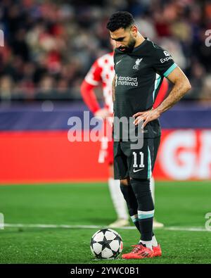 Gérone, Espagne. 10 décembre 2024. Gérone, Espagne, 22 octobre 2024 : Mohamed Salah Hamed Mahrous Ghaly (11 Liverpool FC) tire un penalty lors du match de football de la Ligue des Champions de l'UEFA entre Girona FC et Liverpool FC au stade Montilivi de Gérone, Espagne (Judit Cartiel/SPP) crédit : SPP Sport Press photo. /Alamy Live News Banque D'Images