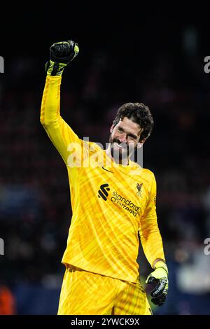 Barcelone, Barcelone, Espagne. 10 décembre 2024. Alisson BECKER de Liverpool F. C après la victoire du jour 6 à l'UEFA Champions League entre Girona F. C et Liverpool F. C à Estadi Montilivi. Liverpool a gagné 1:0. (Crédit image : © Marti Segura Ramoneda/ZUMA Press Wire) USAGE ÉDITORIAL SEULEMENT! Non destiné à UN USAGE commercial ! Banque D'Images