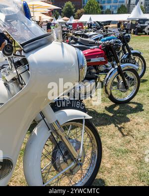 Une rangée de motos Norton classiques au concours de Londres 2023 à l'honorable Artillery Company Banque D'Images