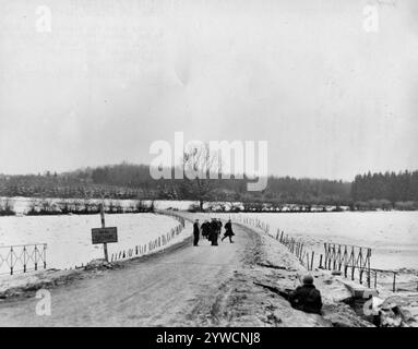 Avant-poste sur la route de Bastogne Belgique 30 Déc 1944 (bataille des Ardennes) Banque D'Images