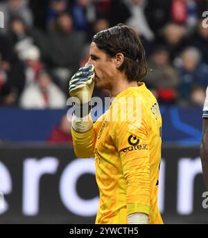 Leverkusen, Rhénanie du Nord-Westphalie, Allemagne. 10 décembre 2024. Le gardien de but de l'Inter Milan YANN SOMMER (1) met la main sur son visage lors du match de la 6e journée de l'UEFA Champions League entre Bayer Leverkusen et Inter Milan dans la BayArena de Leverkusen, Allemagne, le 10 décembre 2024. (Crédit image : © Kai Dambach/ZUMA Press Wire) USAGE ÉDITORIAL SEULEMENT! Non destiné à UN USAGE commercial ! Banque D'Images