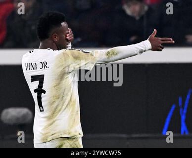 Bergame, Italie. 10 décembre 2024. Vinicius Junior du Real Madrid célèbre son but lors du match de l'UEFA Champions League entre Atalanta et Real Madrid à Bergame, Italie, 10 décembre 2024. Crédit : Alberto Lingria/Xinhua/Alamy Live News Banque D'Images