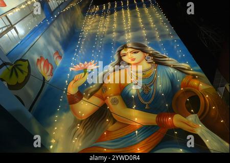 Prayagraj, Inde. 06th Dec, 2024. Prayagraj, INDE - 10 DÉCEMBRE : magnifique travail de peinture au bâtiment Mela Pradhikaran en prévision du festival Maha Kumbh le 10 décembre 2024 à Prayagraj, en Inde. (Photo de Deepak Gupta/Hindustan Times/Sipa USA) crédit : Sipa USA/Alamy Live News Banque D'Images