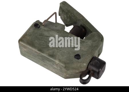 Dispositif de mise à feu M57 pour une mine antipersonnel directionnelle M18 Claymore mine. Isolé sur fond blanc. Banque D'Images