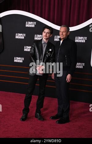 Hollywood, Californie, États-Unis 10 décembre 2024 L'acteur et producteur Timothee Chalamet et le PDG de Disney Bob Iger assistent à la première mondiale de A Complete Unknown à Searchlight Pictures au Dolby Theatre le 10 décembre 2024 à Hollywood, Californie, États-Unis. Photo de Barry King/Alamy Live News Banque D'Images