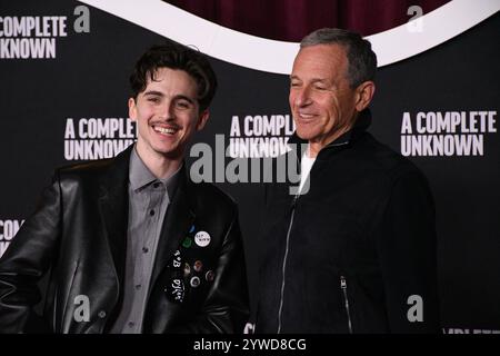 Hollywood, Californie, États-Unis 10 décembre 2024 L'acteur et producteur Timothee Chalamet et le PDG de Disney Bob Iger assistent à la première mondiale de A Complete Unknown à Searchlight Pictures au Dolby Theatre le 10 décembre 2024 à Hollywood, Californie, États-Unis. Photo de Barry King/Alamy Live News Banque D'Images
