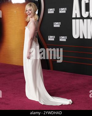 Los Angeles, États-Unis. 10 décembre 2024. Elle Fanning arrive à Une première mondiale INCONNUE COMPLÈTE tenue au Dolby Theatre à Hollywood, CA mardi, ? 10 décembre 2024. (Photo de Sthanlee B. Mirador/Sipa USA) crédit : Sipa USA/Alamy Live News Banque D'Images