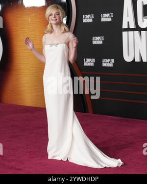 Los Angeles, États-Unis. 10 décembre 2024. Elle Fanning arrive à Une première mondiale INCONNUE COMPLÈTE tenue au Dolby Theatre à Hollywood, CA mardi, ? 10 décembre 2024. (Photo de Sthanlee B. Mirador/Sipa USA) crédit : Sipa USA/Alamy Live News Banque D'Images