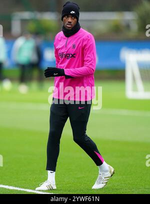 Tosin Adarabioyo de Chelsea lors d'une séance d'entraînement au Cobham Training Ground, Londres. Date de la photo : mercredi 11 décembre 2024. Banque D'Images