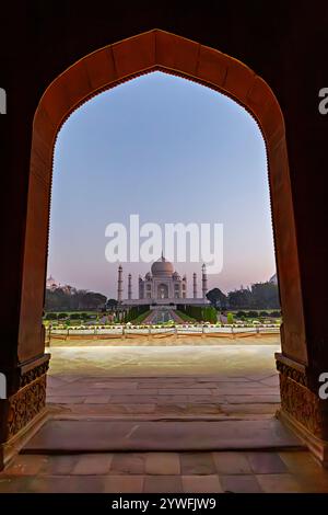 Vue sur le Taj Mahal à Agra Inde Banque D'Images