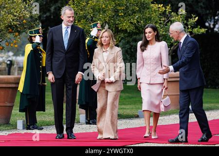 Roma, Italie. 11 décembre 2024. La presidente del Consiglio Giorgia Meloni Riceve il re e la Regina di Spagna Felipe VI e Letizia a Villa Doria Pamphilj, Roma, Mercoled&#xec;, 11 Dicembre 2024 (Foto Roberto Monaldo/LaPresse) le premier ministre Giorgia Meloni reçoit le roi et la reine d'Espagne Felipe VI et Letizia à Villa Doria Pamphilj, Rome, le mercredi 11 décembre 2024 (photo de Roberto Monaldo/LaPresse) Banque D'Images