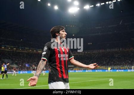 Milan, Italie. 16 mai 2023. Foto Spada/LaPresse 16 Maggio 2023 - Milano, Italia - sport, calcio - FC Internazionale vs AC Milan - Champions League semi-finale ritorno- Stadio Giuseppe Meazza San Siro. Nella foto : Sandro TONALi (AC Milan) 16 mai 2023 Milan, Italie - sport, calcio - FC Internazionale vs AC Milan - demi-finale de la Ligue des Champions deuxième manche - stade San Siro. Sur la photo : Sandro TONALi (AC Milan) crédit : LaPresse/Alamy Live News Banque D'Images