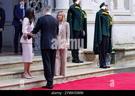 Roma, Italie. 11 décembre 2024. La presidente del Consiglio Giorgia Meloni Riceve il re e la Regina di Spagna Felipe VI e Letizia a Villa Doria Pamphilj, Roma, Mercoled&#xec;, 11 Dicembre 2024 (Foto Roberto Monaldo/LaPresse) le premier ministre Giorgia Meloni reçoit le roi et la reine d'Espagne Felipe VI et Letizia à Villa Doria Pamphilj, Rome, le mercredi 11 décembre 2024 (photo de Roberto Monaldo/LaPresse) Banque D'Images