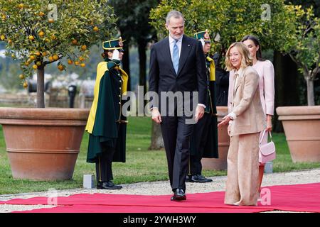 Roma, Italie. 11 décembre 2024. La presidente del Consiglio Giorgia Meloni Riceve il re e la Regina di Spagna Felipe VI e Letizia a Villa Doria Pamphilj, Roma, Mercoled&#xec;, 11 Dicembre 2024 (Foto Roberto Monaldo/LaPresse) le premier ministre Giorgia Meloni reçoit le roi et la reine d'Espagne Felipe VI et Letizia à Villa Doria Pamphilj, Rome, le mercredi 11 décembre 2024 (photo de Roberto Monaldo/LaPresse) Banque D'Images