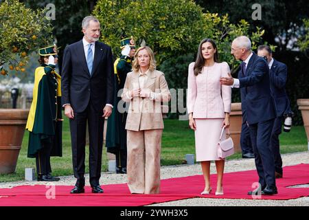 Roma, Italie. 11 décembre 2024. La presidente del Consiglio Giorgia Meloni Riceve il re e la Regina di Spagna Felipe VI e Letizia a Villa Doria Pamphilj, Roma, Mercoled&#xec;, 11 Dicembre 2024 (Foto Roberto Monaldo/LaPresse) le premier ministre Giorgia Meloni reçoit le roi et la reine d'Espagne Felipe VI et Letizia à Villa Doria Pamphilj, Rome, le mercredi 11 décembre 2024 (photo de Roberto Monaldo/LaPresse) Banque D'Images