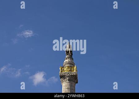 Colonne du Congrès (colonne du Congrès, Congreskolom) avec statue de Léopold I sur le dessus, monument, place du Congrès (place du Congrès, Congresplein), Brusse Banque D'Images