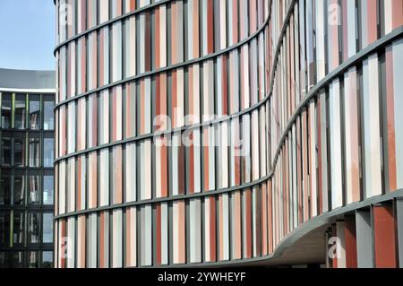 Cologne bureaux ovales, immeuble de bureaux moderne sur Gustav-Heinemann-Ufer, Cologne-Bayenthal, Cologne, Rhénanie du Nord-Westphalie, Allemagne, Europe Banque D'Images