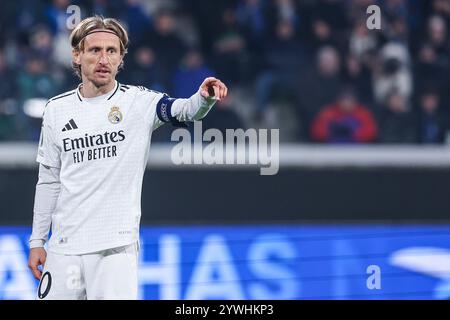 Bergame, Italien. 10 décembre 2024. Luka Modric du Real Madrid CF gestes pendant la phase de Ligue des champions de l'UEFA 2024/25 - match de football 6 entre Atalanta BC et Real Madrid CF au stade Gewiss crédit : dpa/Alamy Live News Banque D'Images