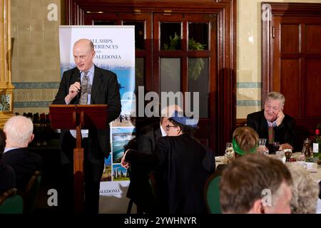 Harry Mount au Oldie Literary Lunch 10/12/24 Stephen Fry, Gyles Brandreth et Sam Leith Banque D'Images