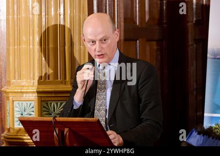 Harry Mount au Oldie Literary Lunch 10/12/24 Stephen Fry, Gyles Brandreth et Sam Leith Banque D'Images