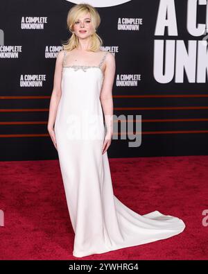 HOLLYWOOD, LOS ANGELES, CALIFORNIE, États-Unis - 10 DÉCEMBRE : elle Fanning portant un look Gucci personnalisé arrive à la première de Los Angeles de 'A Complete Unknown'' de Searchlight Pictures qui s'est tenue au Dolby Theatre le 10 décembre 2024 à Hollywood, Los Angeles, Californie, États-Unis. (Photo de Xavier Collin/image Press Agency) Banque D'Images