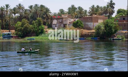 Village nubien sur les rives du Nil en Egypte Banque D'Images