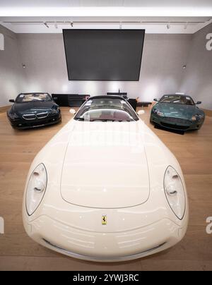 Bonhams, Londres, Royaume-Uni. 11 décembre 2024. Avant-première de la vente de rue Bond, important Collectors Motor Cars et Automobilia, qui aura lieu le 12 décembre. Les temps forts incluent : Ferrari 612 Scaglietti Sessanta coupé 2007. Montant estimatif : 60 000 à 100 000 £. Crédit : Malcolm Park/Alamy Live News Banque D'Images