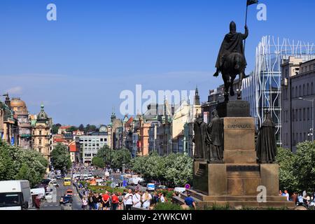 PRAGUE, RÉPUBLIQUE TCHÈQUE - 1er MAI 2024 : visite de la place Venceslas (Vaclavske Namesti). Architecture dans la ville de Prague, République tchèque. Banque D'Images