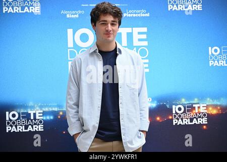 Roma, Latium. 11 décembre 2024. Tommaso Cassissa lors de la photocall du film IO e te dobbiamo parlare all'Hotel le Meridien Visconti. Rome (Italie), 11 décembre 2024 AllShotLive Credit : Sipa USA/Alamy Live News Banque D'Images