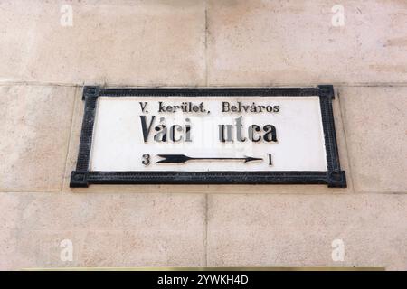 Budapest, Hongrie - Vaci Utca (Rue Vaci) signe. L'une des plus célèbres rues de Budapest. Banque D'Images