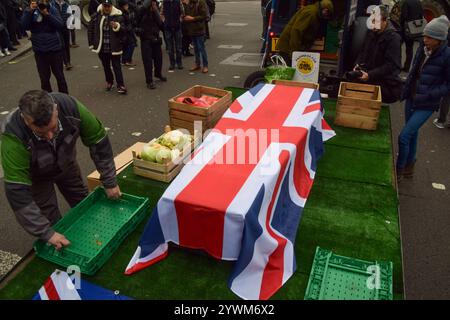 Londres, Royaume-Uni. 11 décembre 2024. Les agriculteurs protestent contre les droits de succession à Westminster. Crédit : Vuk Valcic/Alamy Live News Banque D'Images