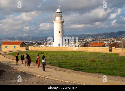 Phare de Paphos situé dans le parc archéologique de Paphos, Paphos République de Chypre. Banque D'Images