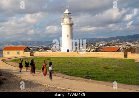 Phare de Paphos situé dans le parc archéologique de Paphos, Paphos République de Chypre. Banque D'Images