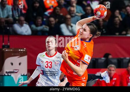 Vienne, Autriche. 11 décembre 2024. VIENNE, AUTRICHE - 11 DÉCEMBRE : Merel Freriks des pays-Bas lors du match du main Round féminin de l'EHF Euro 2024 entre les pays-Bas et le Danemark au Wiener Stadthalle le le 11 décembre 2024 à Vienne, Autriche. (Photo de Henk Seppen/Orange Pictures) crédit : Orange pics BV/Alamy Live News Banque D'Images